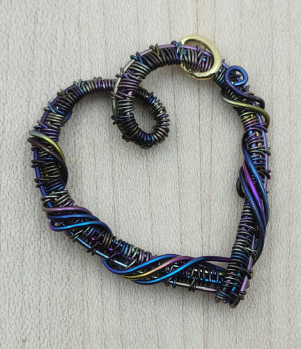 Woven Wire Peacock Niobium Heart Pendant