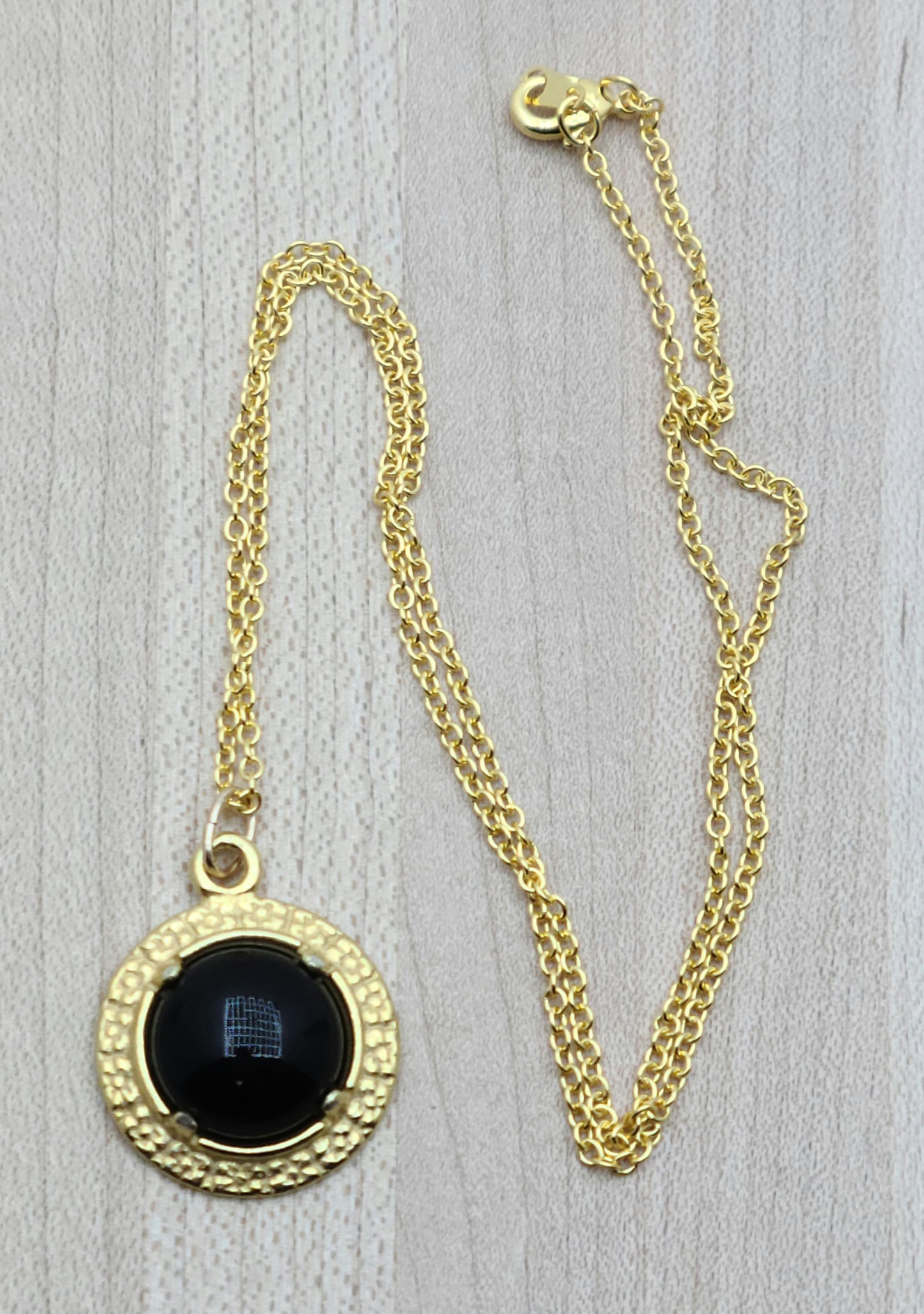 This Onyx in Gold Pewter Drop is a versatile and elegant addition to any jewelry collection.