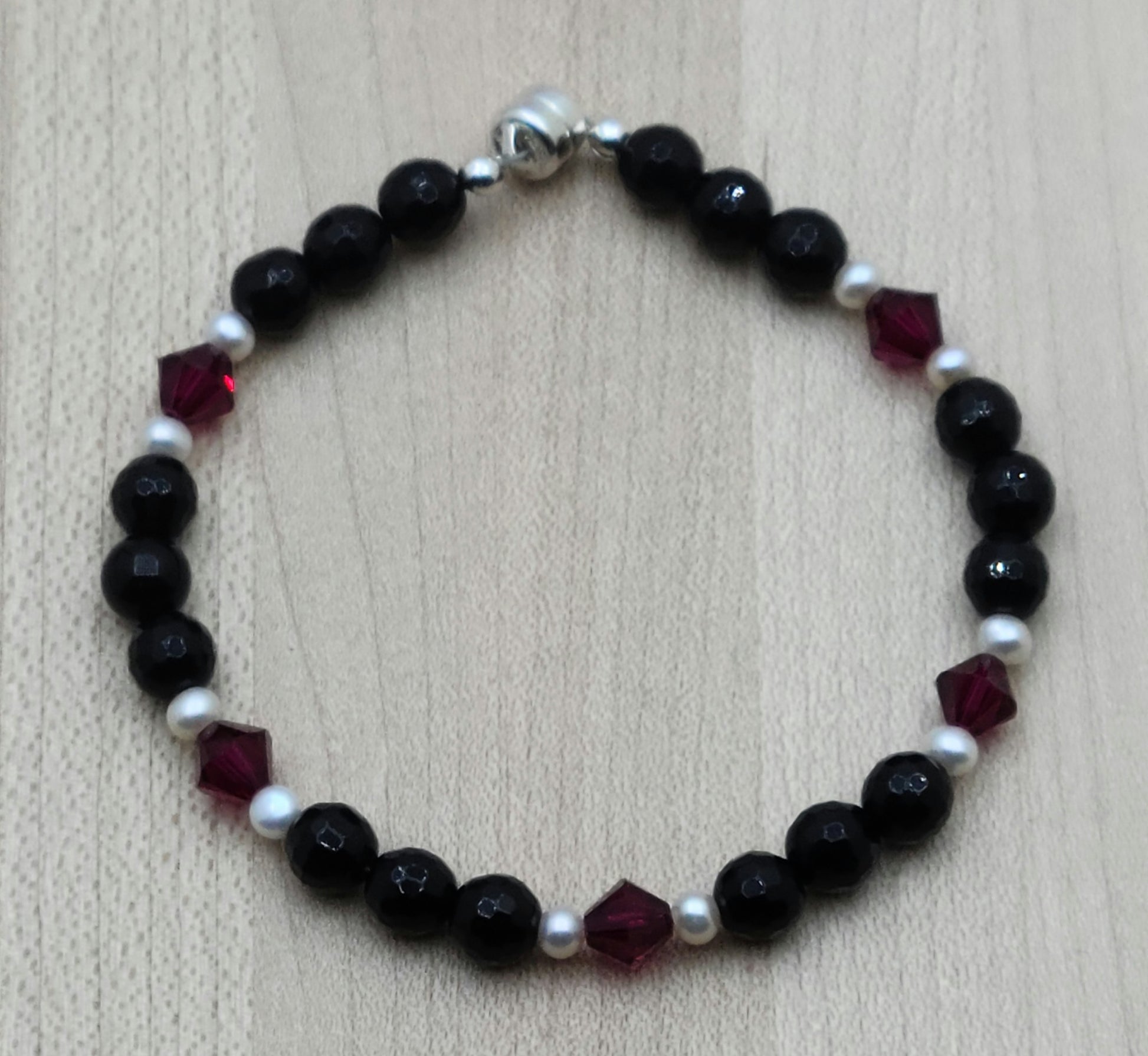 Scarlet, Black & FW Pearl Bracelet