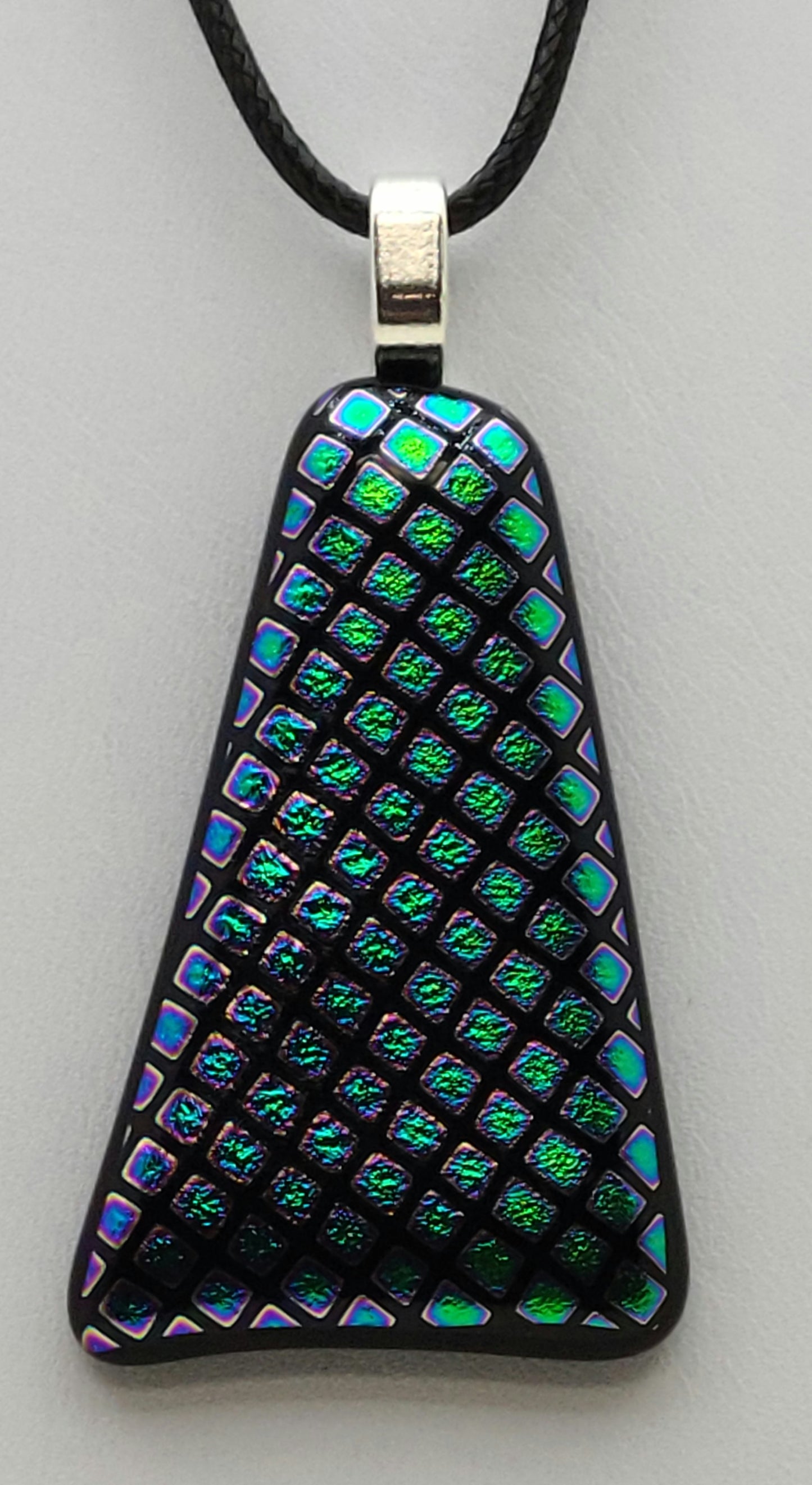 So many colors - green, blue, fuchsia - in tiny kriss-cross pattern