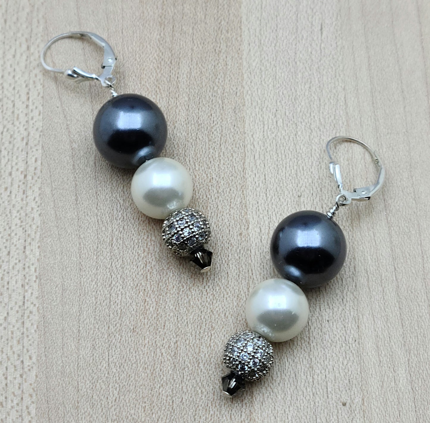 Shell Pearl Lariat Necklace & Earrings
