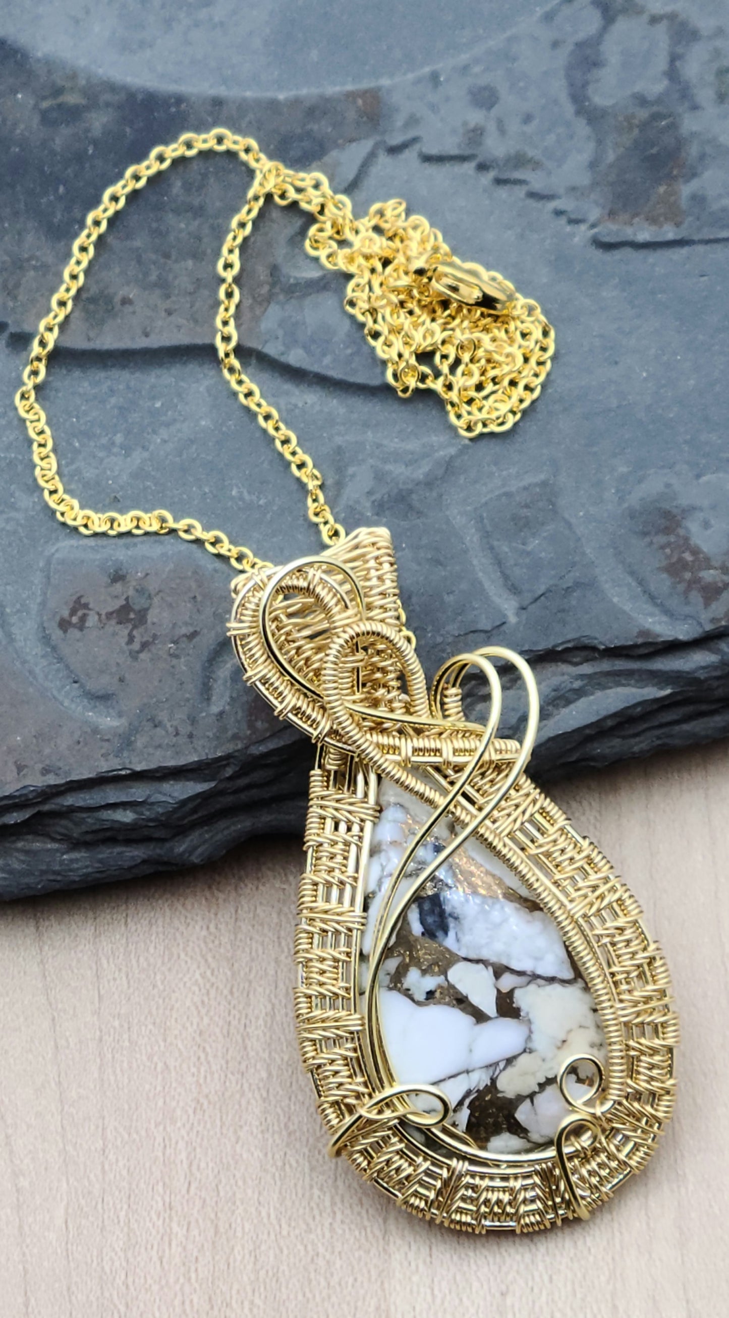 Woven Wire Gold & White Pendant with gold plated chain