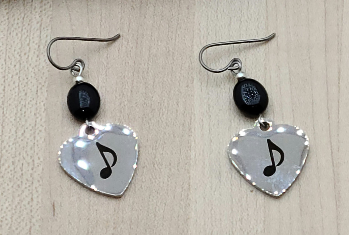 Love music? Play a group? Then these stainless steel hearts displaying an 8th note are for you! For added interest they hang from black onyx beads.
1 3/4" with niobium (considered hypoallergenic) fish hook earwires