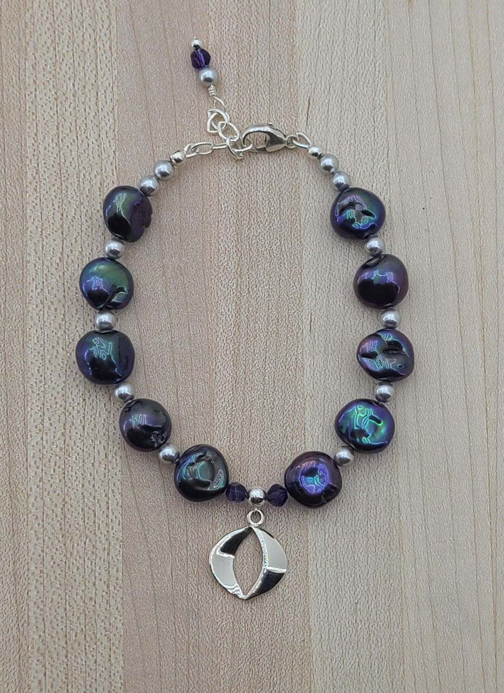 Bracelet of peacock keshi pearls with marquise charm