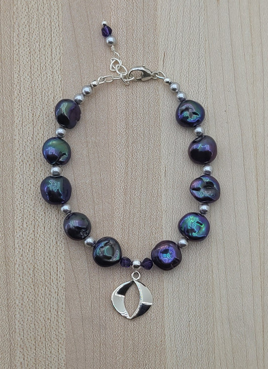 Bracelet of peacock keshi pearls with marquise charm
