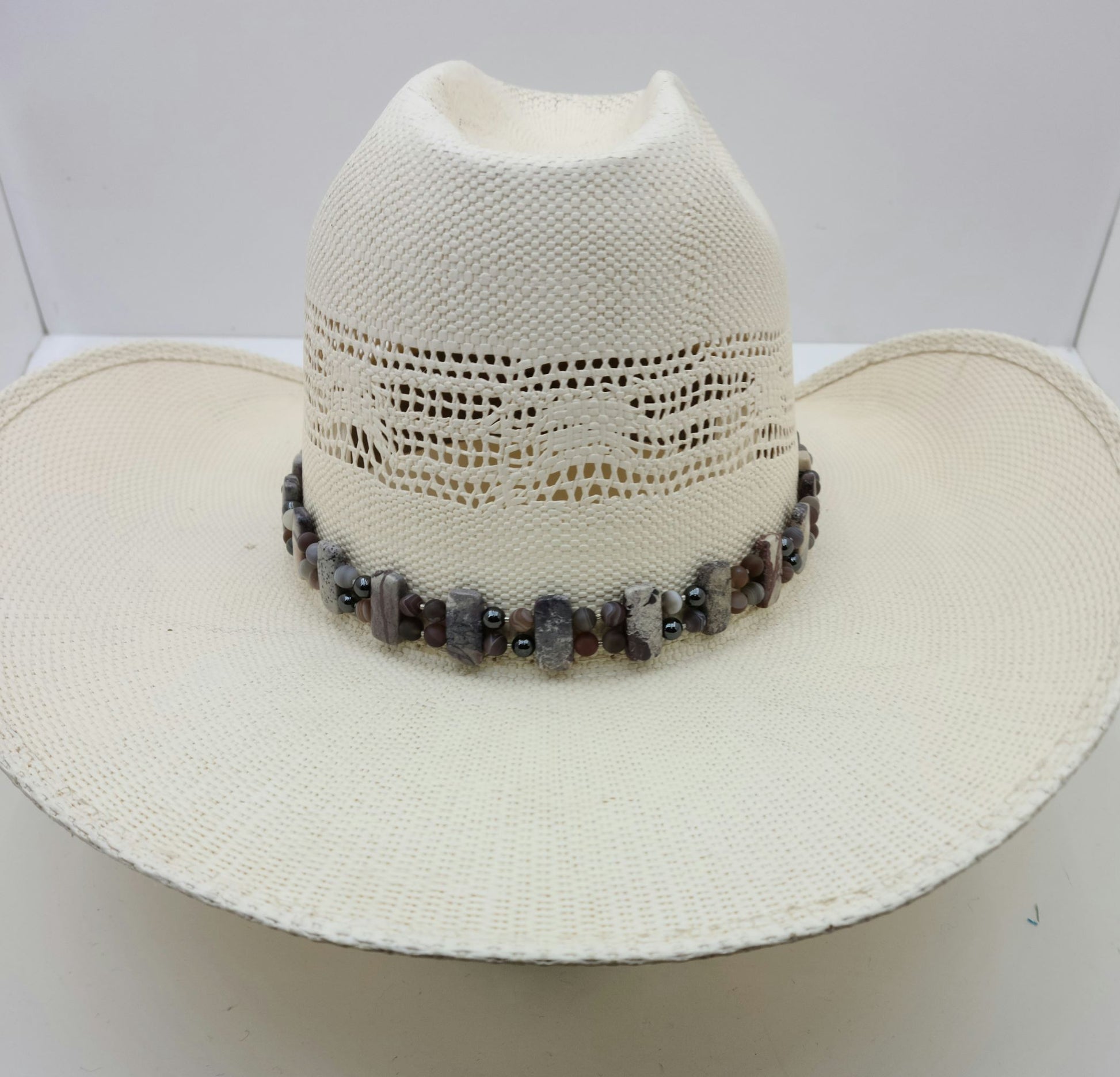 This hatband combines porcelain jasper, botswana agate, hematite, & leather! Adjustable by a leather slider knot.