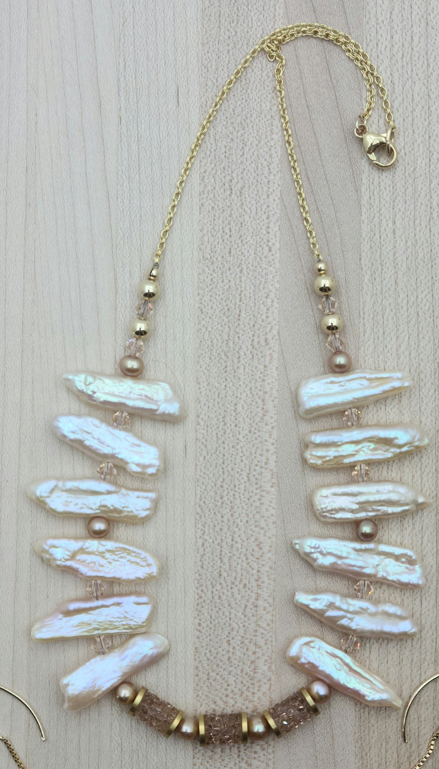 The color & luster of these biwa pearls is lovely - exactly like a tropical sunrise! The antique rose fine rock crystals tubes add lots of bling to the pearl jewelry necklace & earrings!