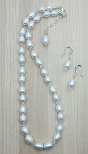 VERY nice white freshwater pearl & crystal necklace & earrings.