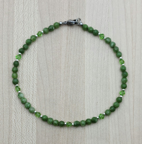 Green agate & peridot crystals create a 'oh so summery' anklet for shorts weather!