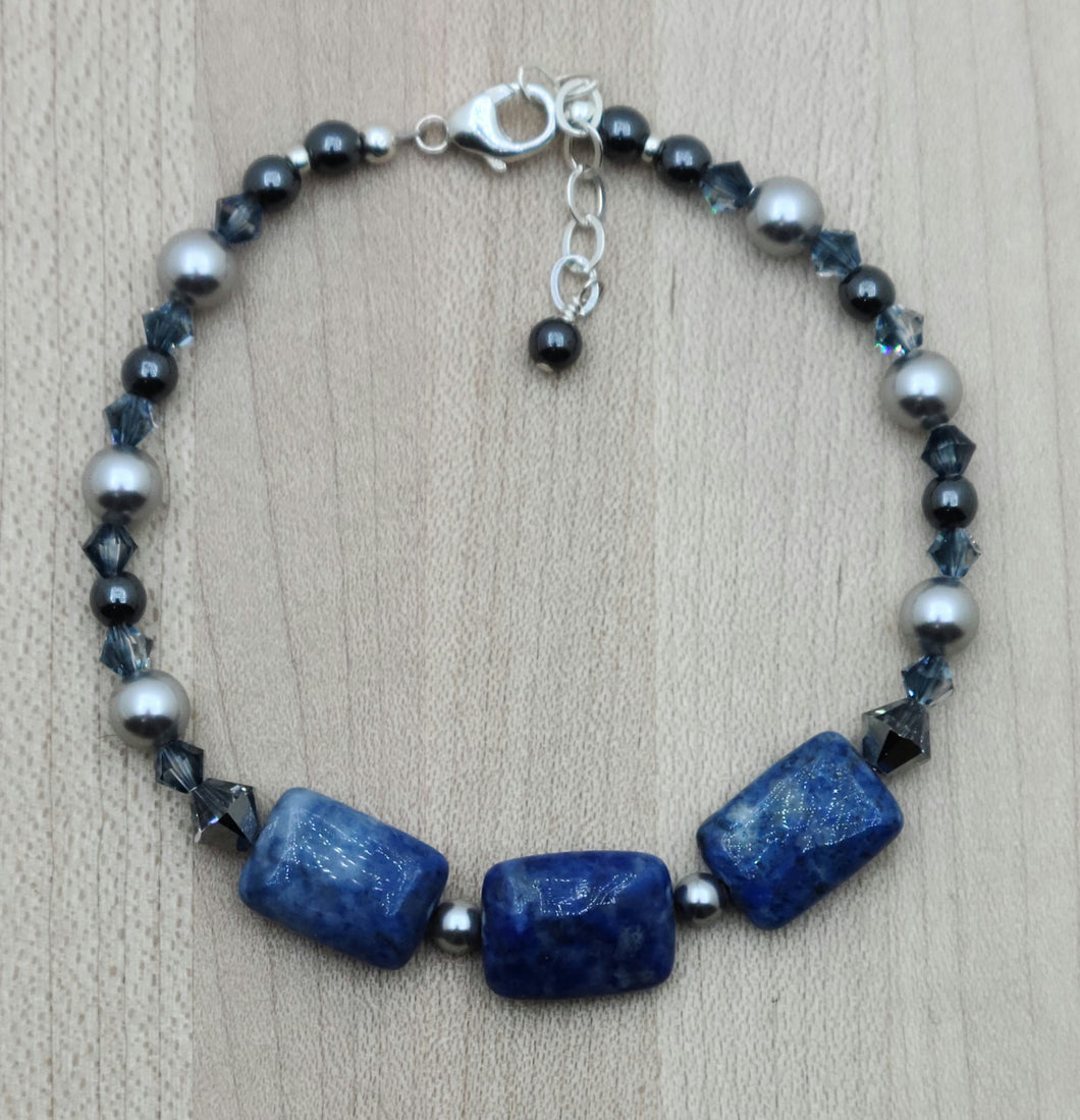 Lovely blue denim lapis stars along with Montana blue crystals, hematite, & crystal pearls in this great bracelet.