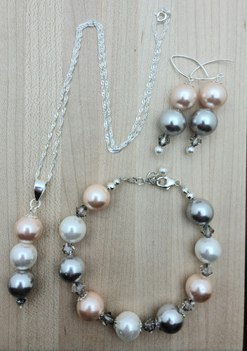 These large shell pearls of silver, white, & peach are SOOooo pretty! They're paired with lovely silver shade crystal. You'll feel so well-dressed wearing this shell pearl jewelry set! 