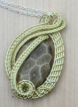 Woven Wire Champagne & Fossil Jasper Pendant