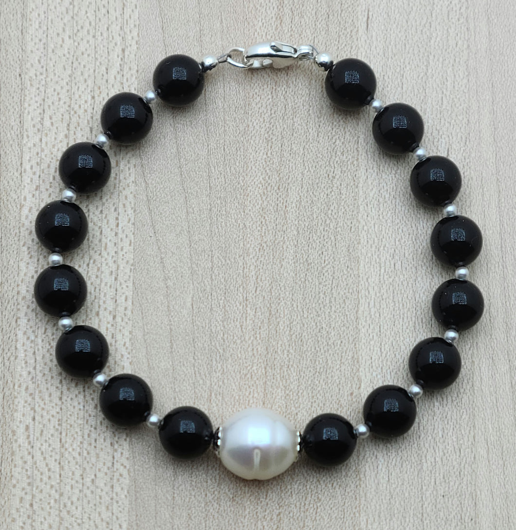 Black Crystal Pearl & White FW Pearl Bracelet