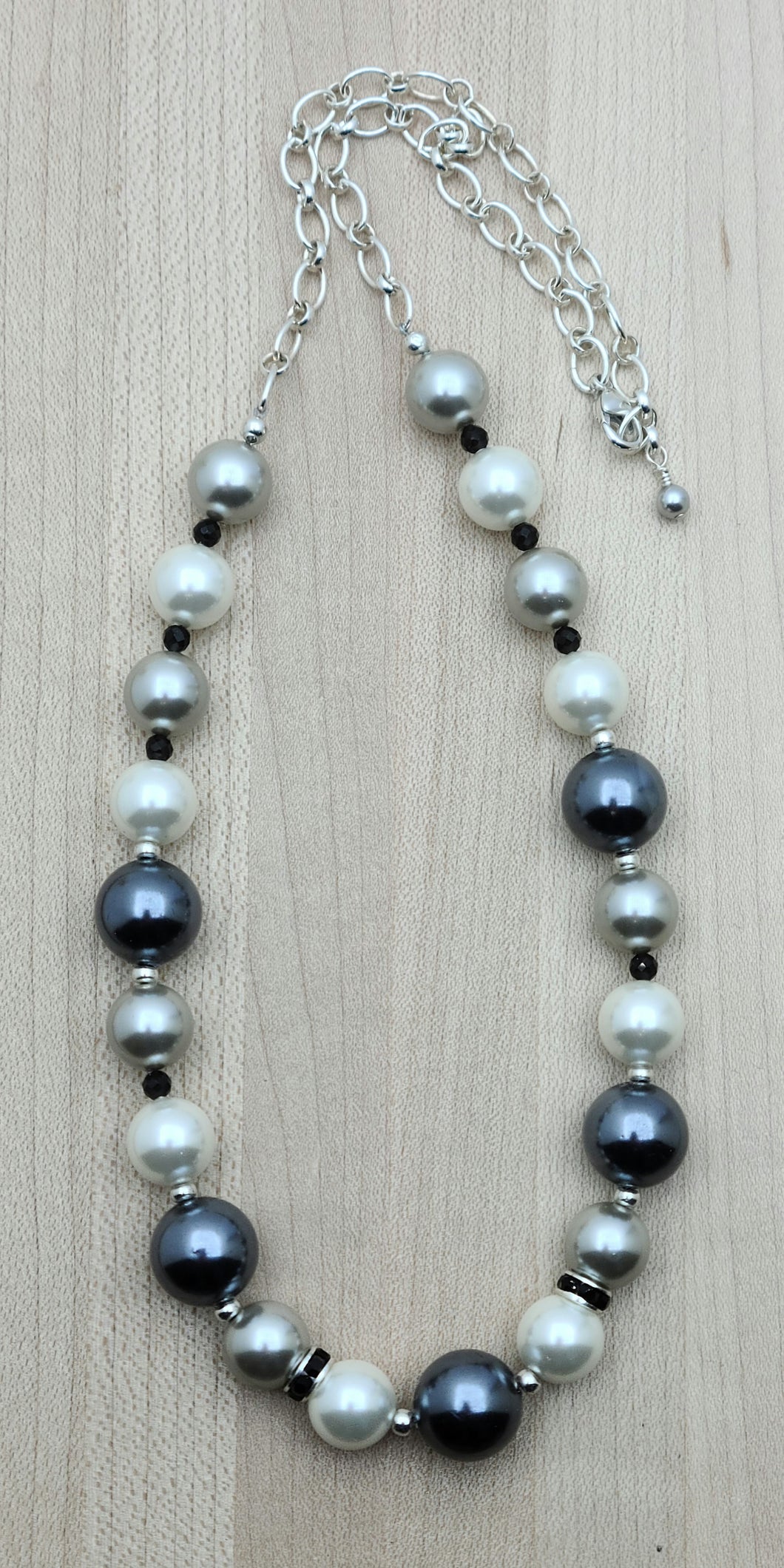 Tuxedo & obsidian shell pearl necklace