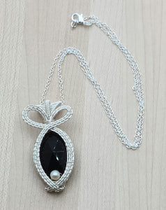 Woven Wire Onyx & FW Pearl Pendant