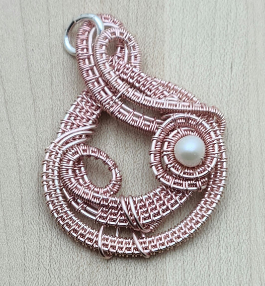 You'll surely garner attention with this rose gold woven wire creation!