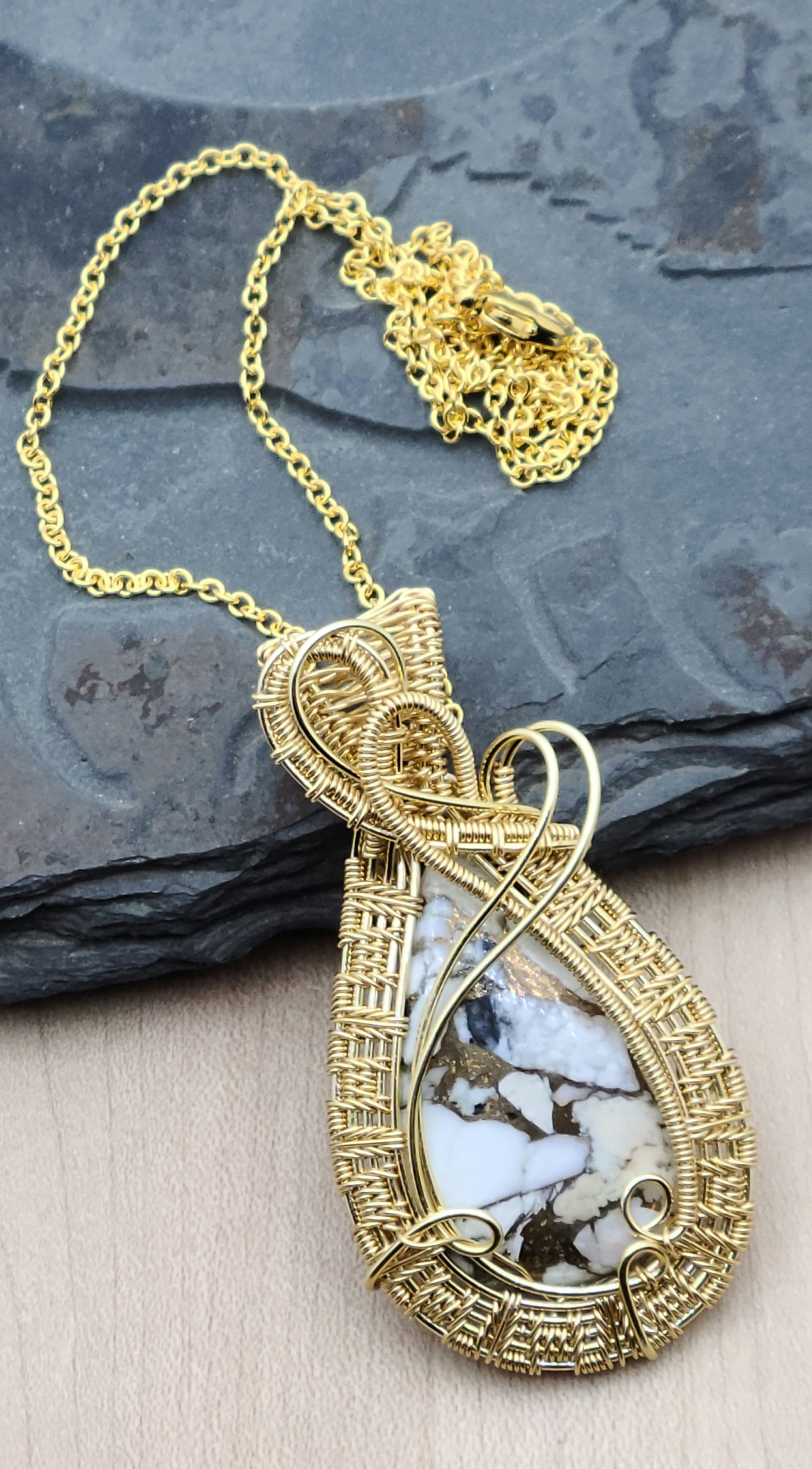 Woven Wire Gold & White Pendant with gold plated chain