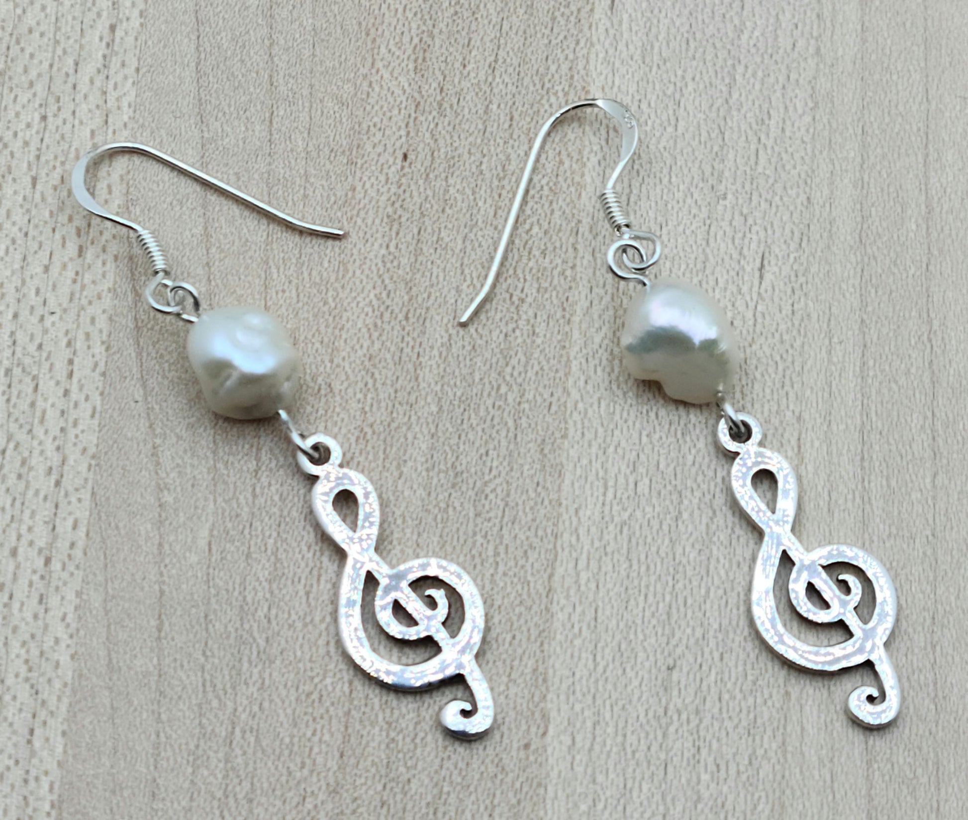 sterling silver treble clef & FW pearl earrings on sterling silver fish hook ear wires