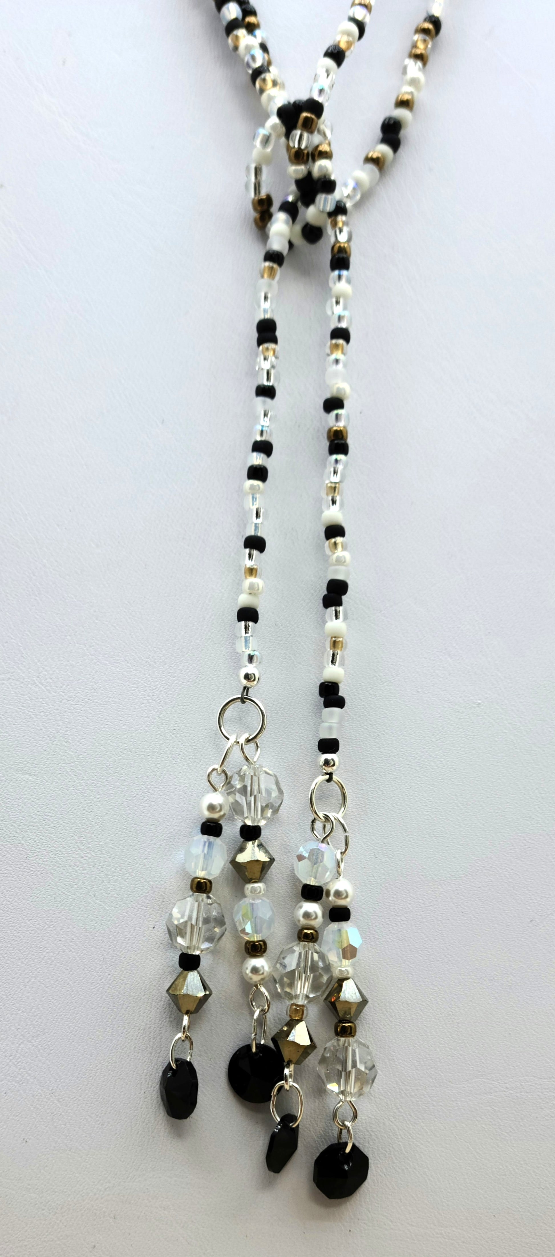 Be your own stylist with this versatile lariat necklace, reminiscent of a New Year's Eve party with its black, white, silver, & gold elements!
You have crystals & crystal pearls & Miyuki (the best brand) seed beads.