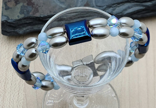 This magnetic hematite bracelet in soft silver & delicate aquamarine boasts double rows & deep aquamarine magnetic hematite separator squares. Magnetic bracelets are claimed to be good for aching joints.
Neodymium magnetic clasp - these are awesome . . . & VERY strong!