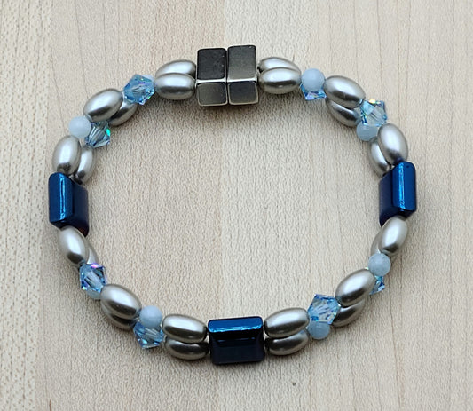 This magnetic hematite bracelet in soft silver & delicate aquamarine boasts double rows & deep aquamarine magnetic hematite separator squares. Magnetic bracelets are claimed to be good for aching joints.
Neodymium magnetic clasp - these are awesome . . . & VERY strong!
