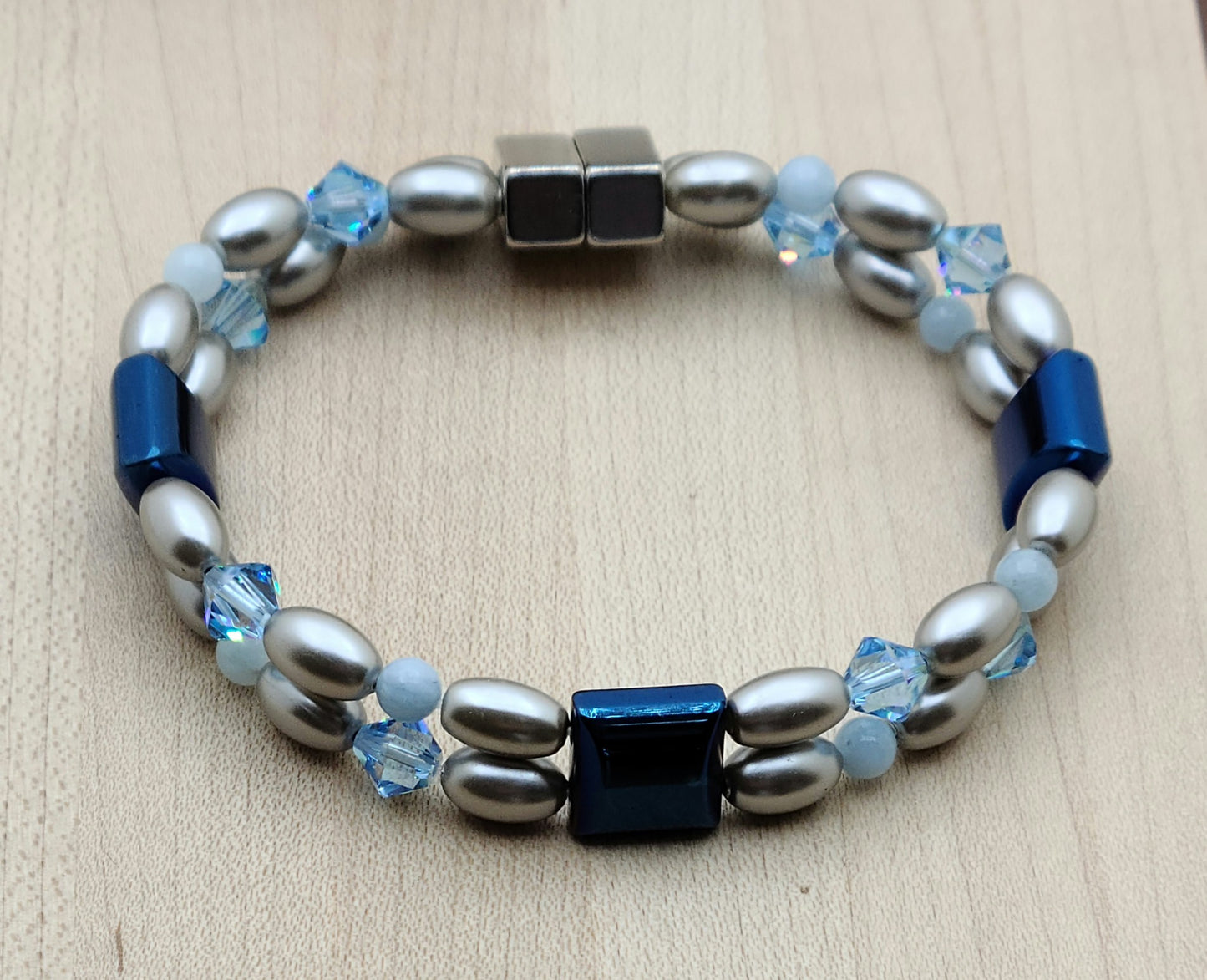 This magnetic hematite bracelet in soft silver & delicate aquamarine boasts double rows & deep marine magnetic hematite separator squares. Magnetic bracelets are claimed to be good for aching joints.
Neodymium magnetic clasp - these are awesome . . . & VERY strong!