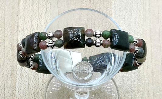 If you're a fan of green & all things earthy, this bracelet is for you! The deep green of the moss agate squares finds a great companion in the muted greens &  roses of Kashgar garnet. Bali style silver pewter beads add just enough brightness.
Neodymium magnetic clasp - these are awesome . . . & VERY strong!
