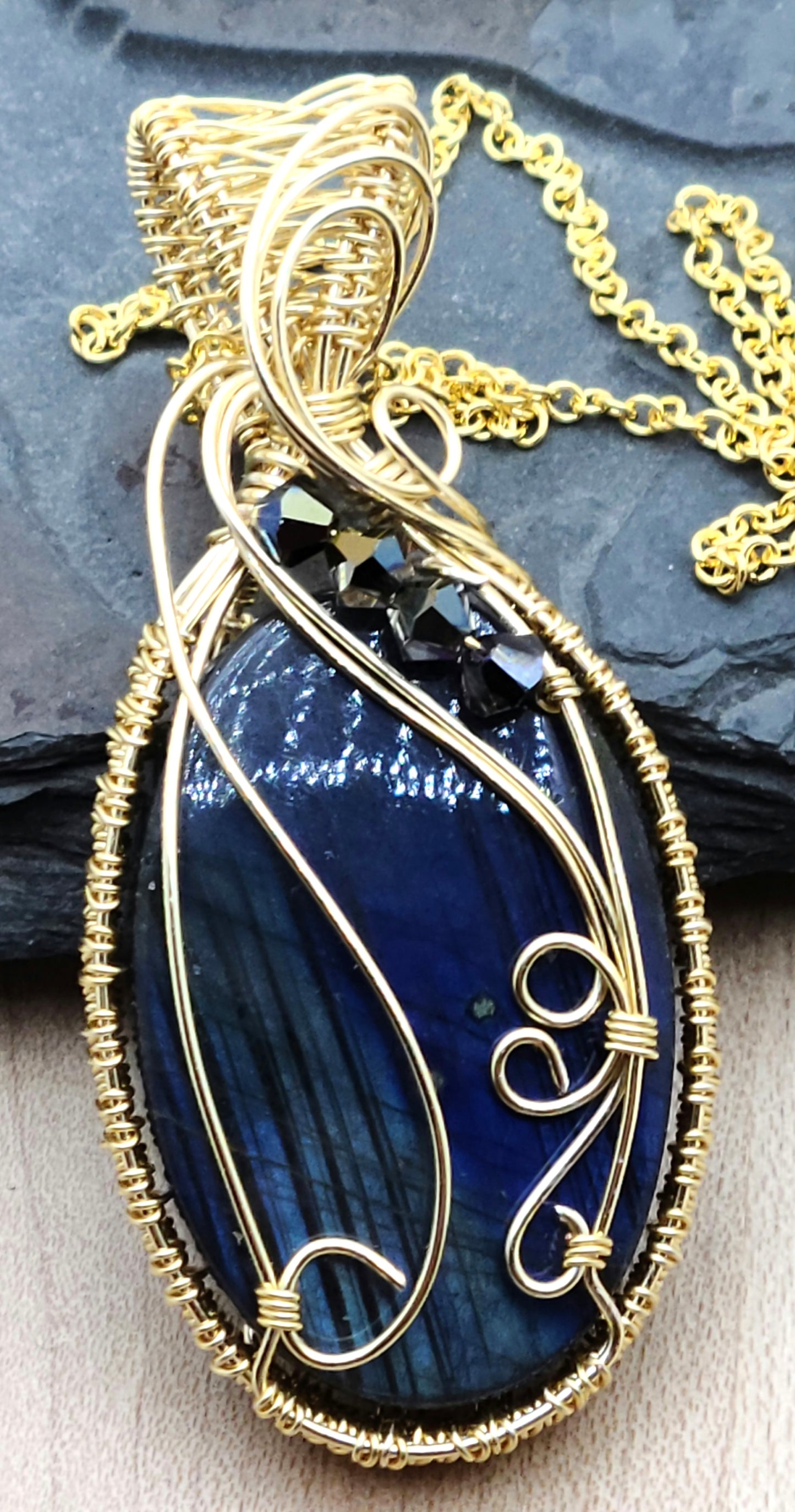Woven Wire Gold Framed Labradorite