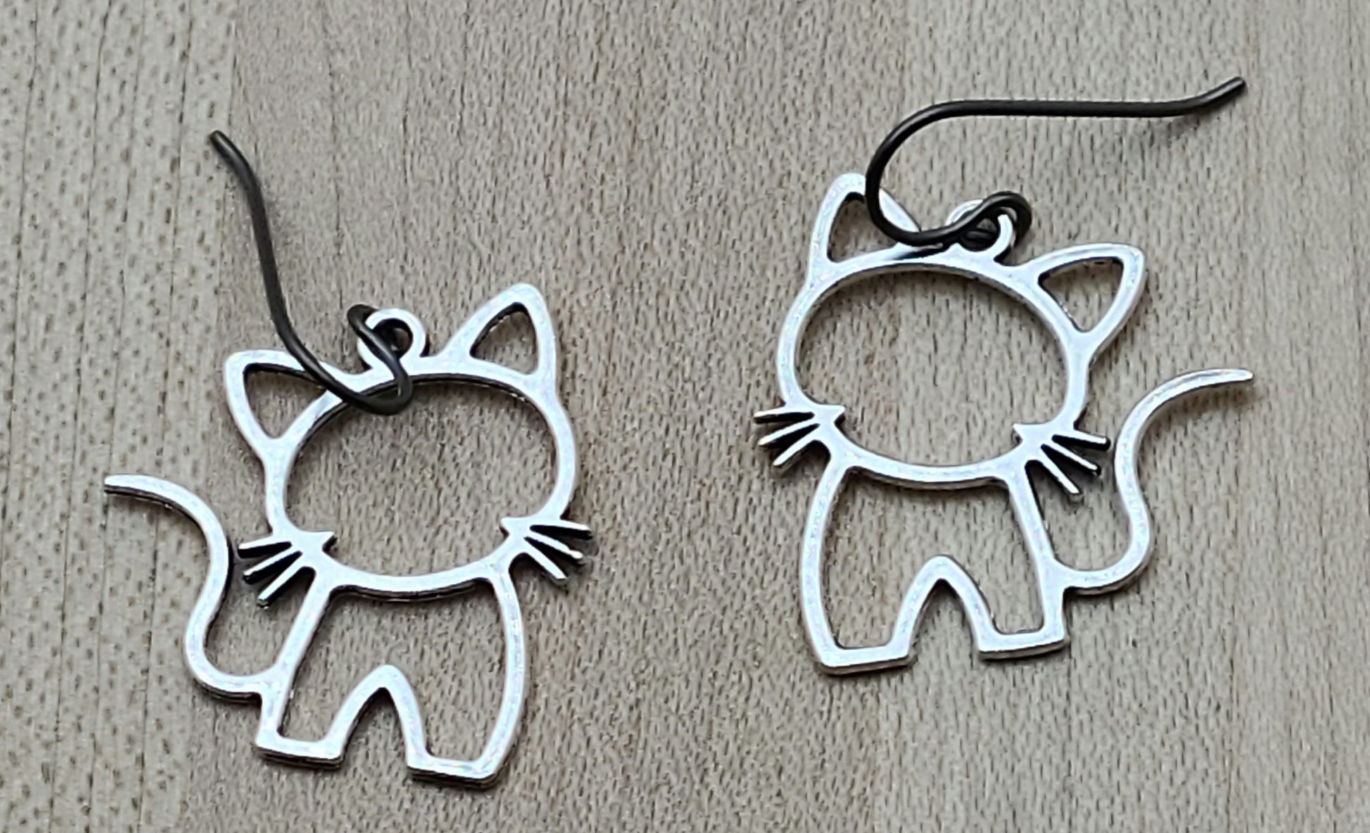 These lead-free pewter kitty outline earrings are simple, adorable, and extremely lightweight. A fun look without the weight!