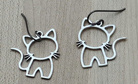 These lead-free pewter kitty outline earrings are simple, adorable, and extremely lightweight. A fun look without the weight!