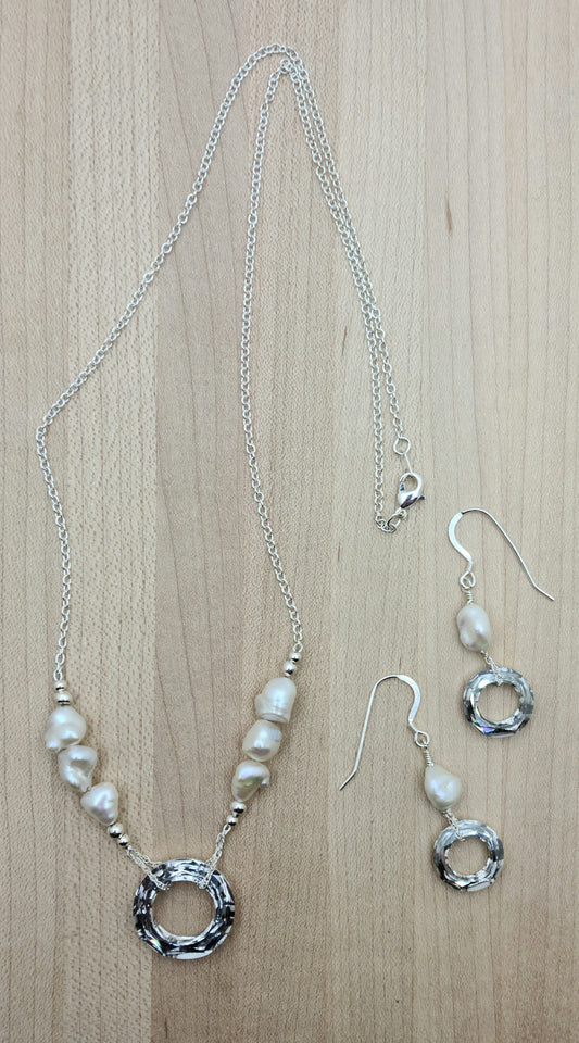 Garner attention with these beautiful crystal rings! I've added a few freshwater keshi pearls for even more interest.