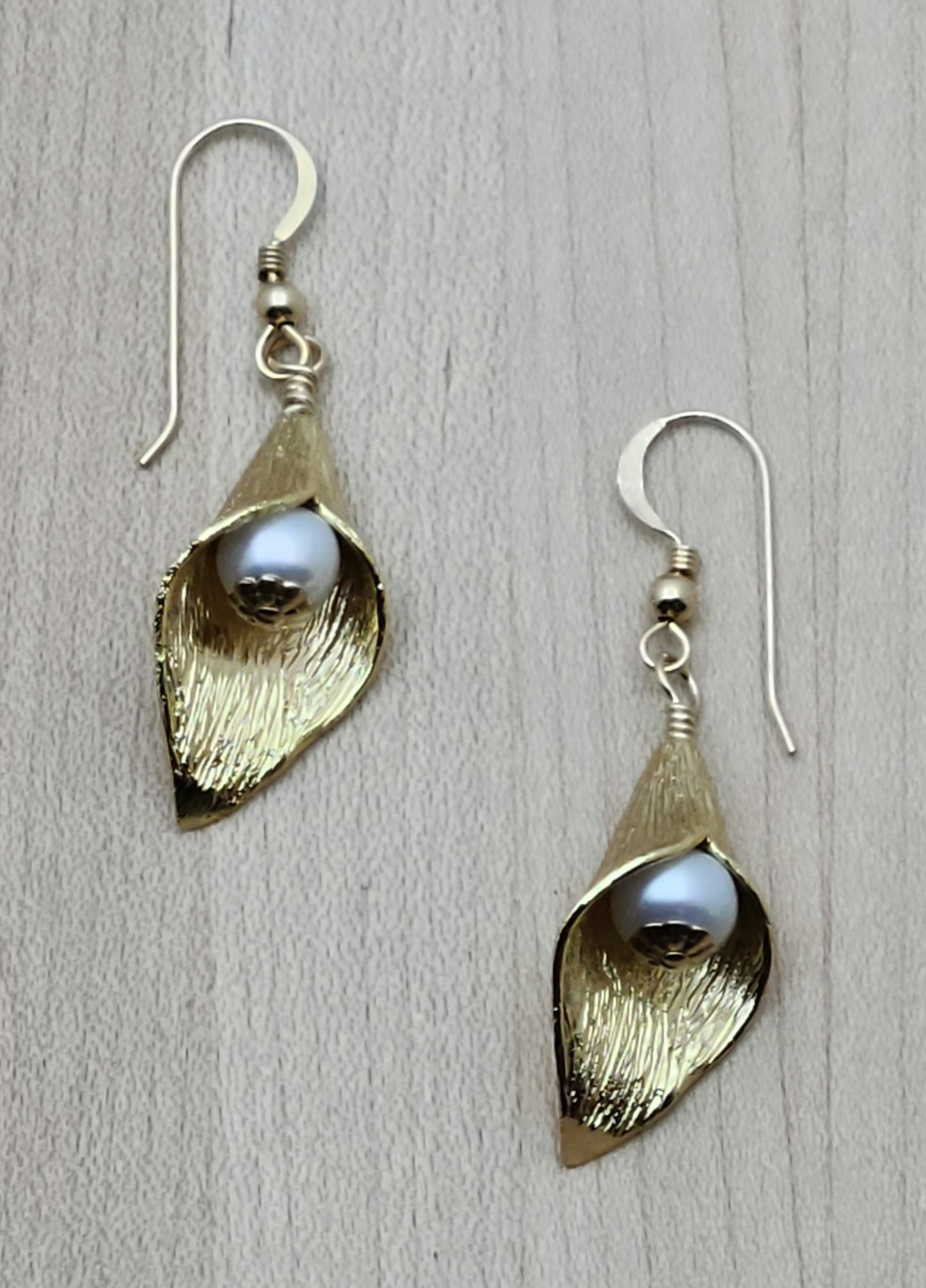 This set is SOOoo elegant and sweet! Freshwater pearls nestle inside gold fill tulips.