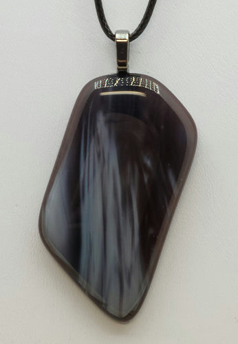 Embrace the trend of contrast with our Swipe of White on Deep Mauve Fused Glass Pendant! 