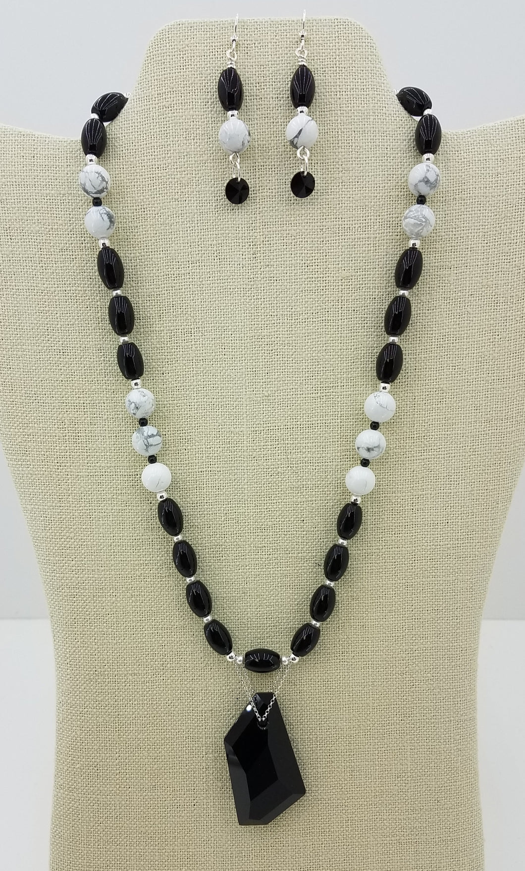 Black crystal, Crystals & crystal Pearls, Onyx, Howlite, Sterling Silver Necklace & Earrings