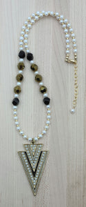 White/Gold/Black Arrowhead on Pearls Necklace