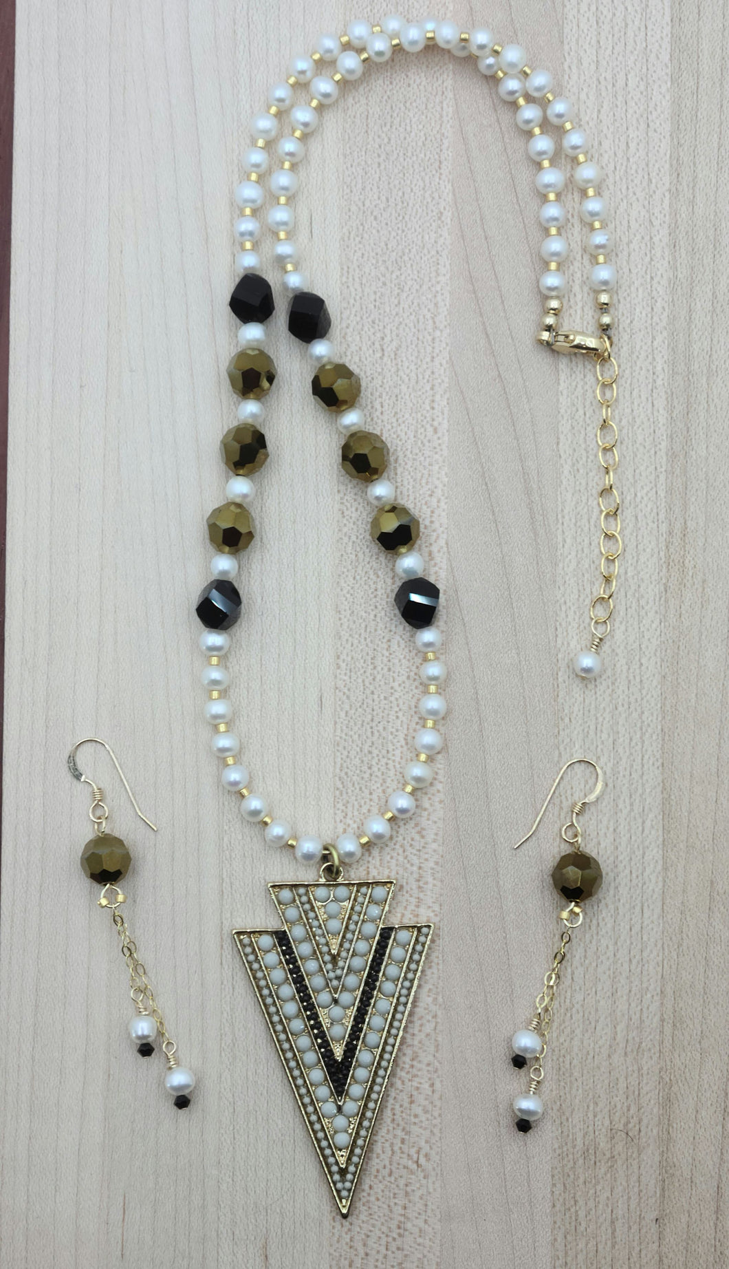 White/Gold/Black Arrowhead on Pearls Necklace & Earrings